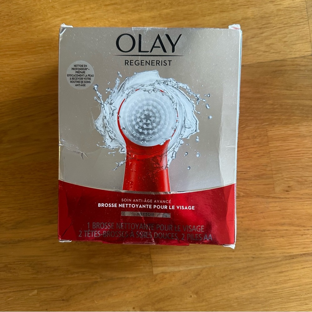 OLAY Regenerist Red Cleansing Device